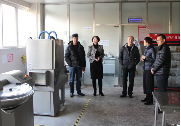 高會長參觀研發(fā)室