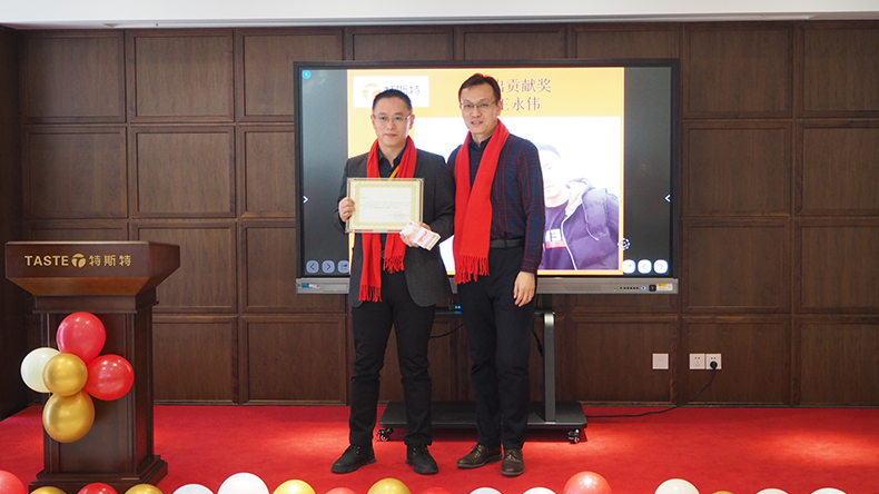 突出貢獻(xiàn)獎